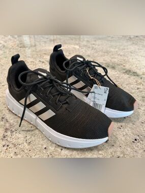 ADIDAS "Swift Run 23" Women’s Sneakers (NWT)
